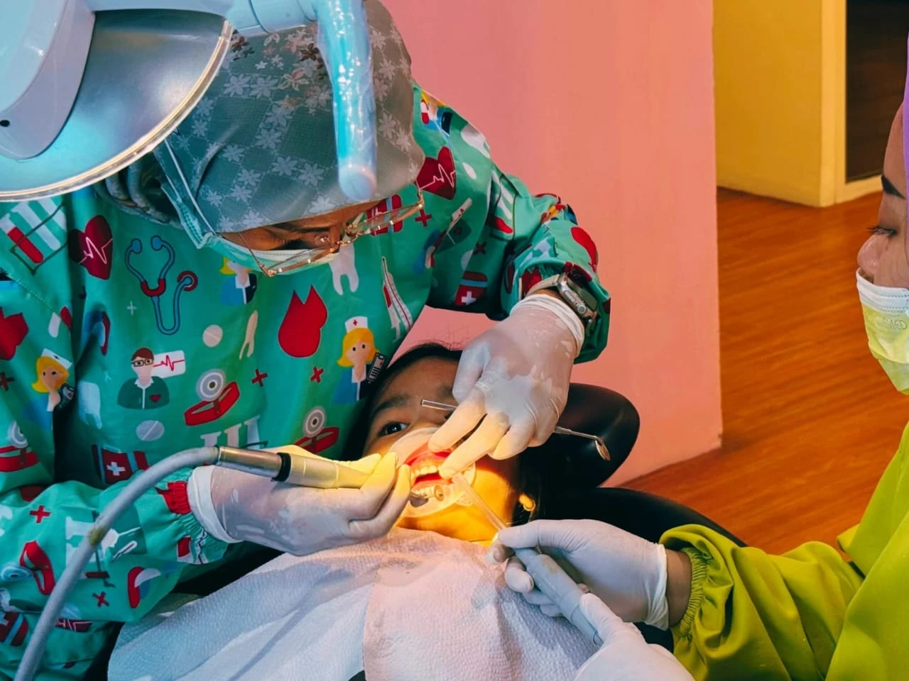 Welcoming pediatric dental consultation at HaiDent